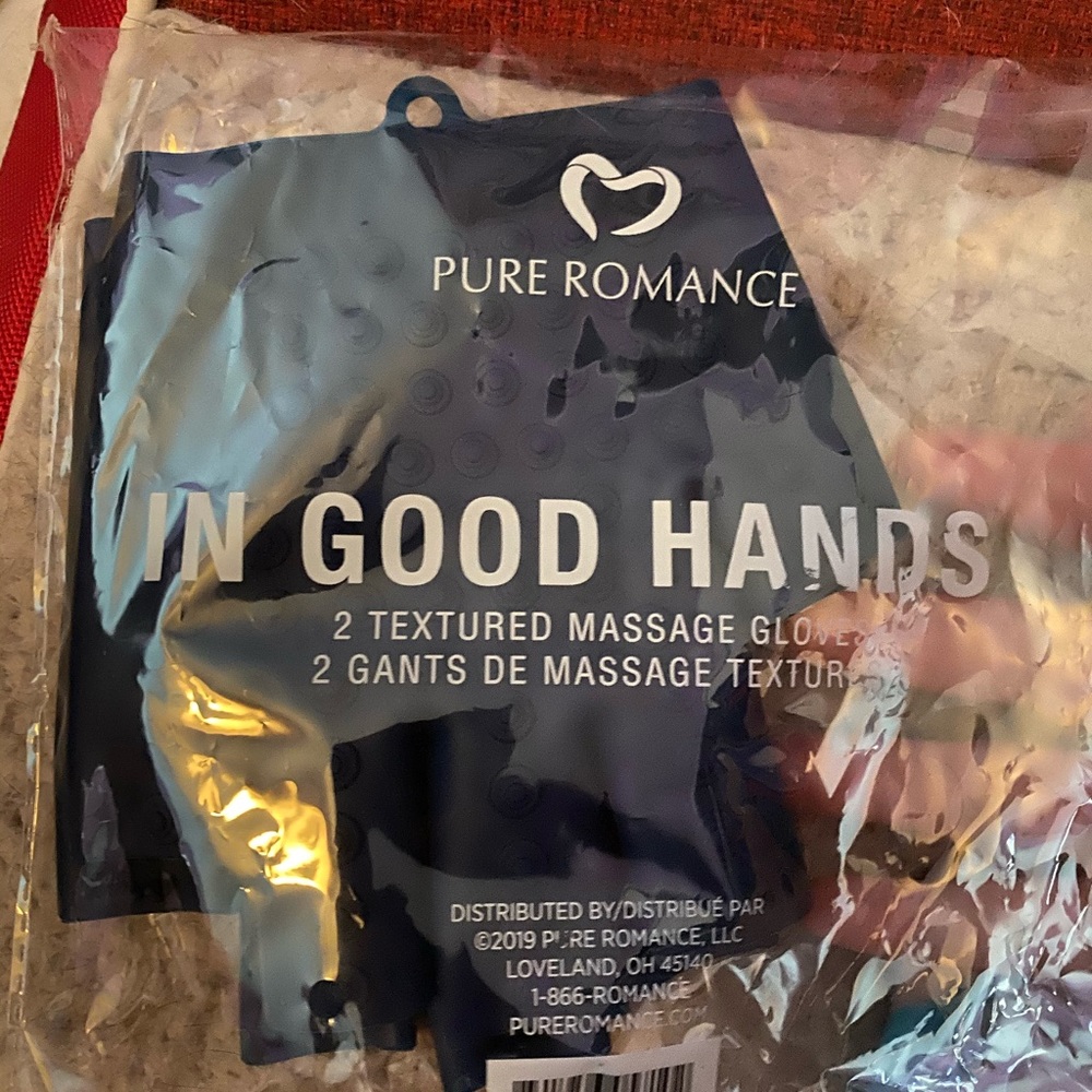 In good hands massaging gloves